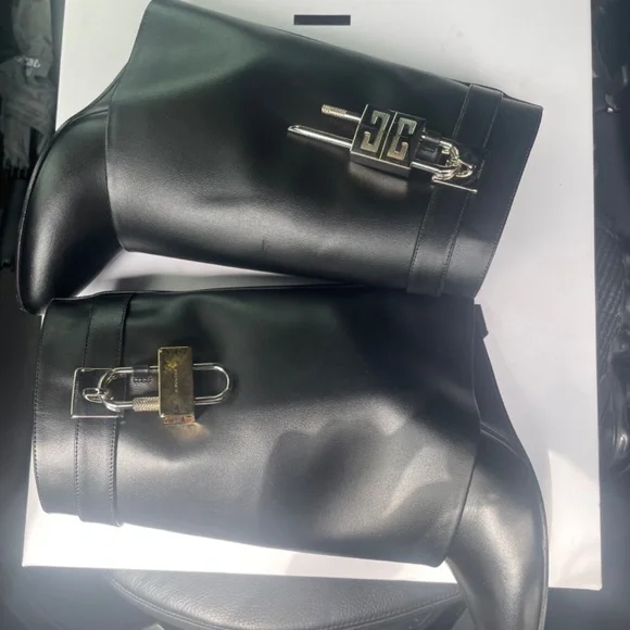 Givenchy Shark Lock Ankle Boots in Leather - Picture 2 of 5